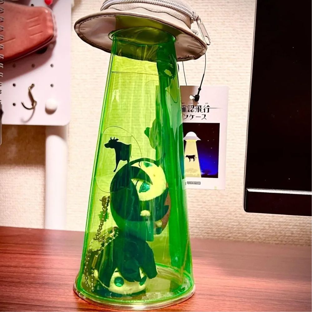 trousse d'école spacieuse, originale, extra terreste et son ovni 