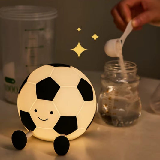 veilleuse bébé et enfant en forme de ballon de foot idéal pour faire le biberon la nuit